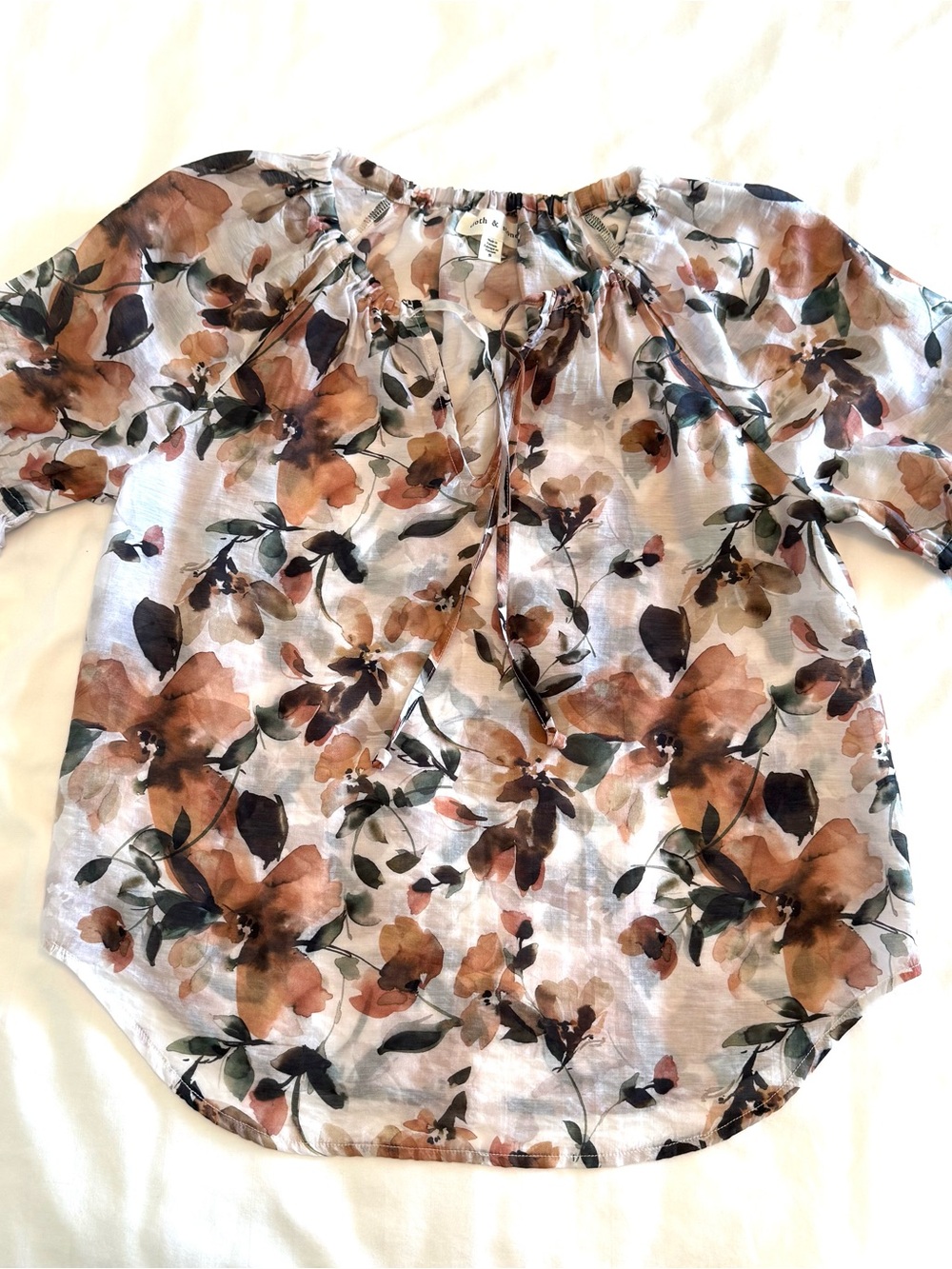 Cloth and Stone Sz S Floral Deep V Print Top. Cream, Browns, and Dark accents.